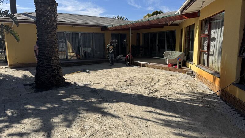 Bedding sand screeded level before laying — Shabco method